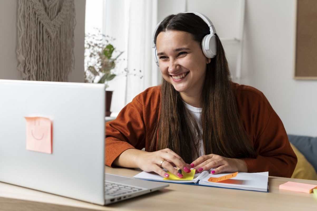Por ley colegios deberán garantizar clases virtuales a estudiantes