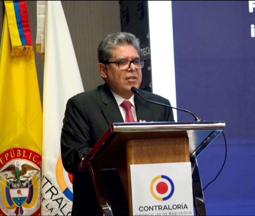 Contraloría emitió función de advertencia al MinHacienda por manejo de deuda pública